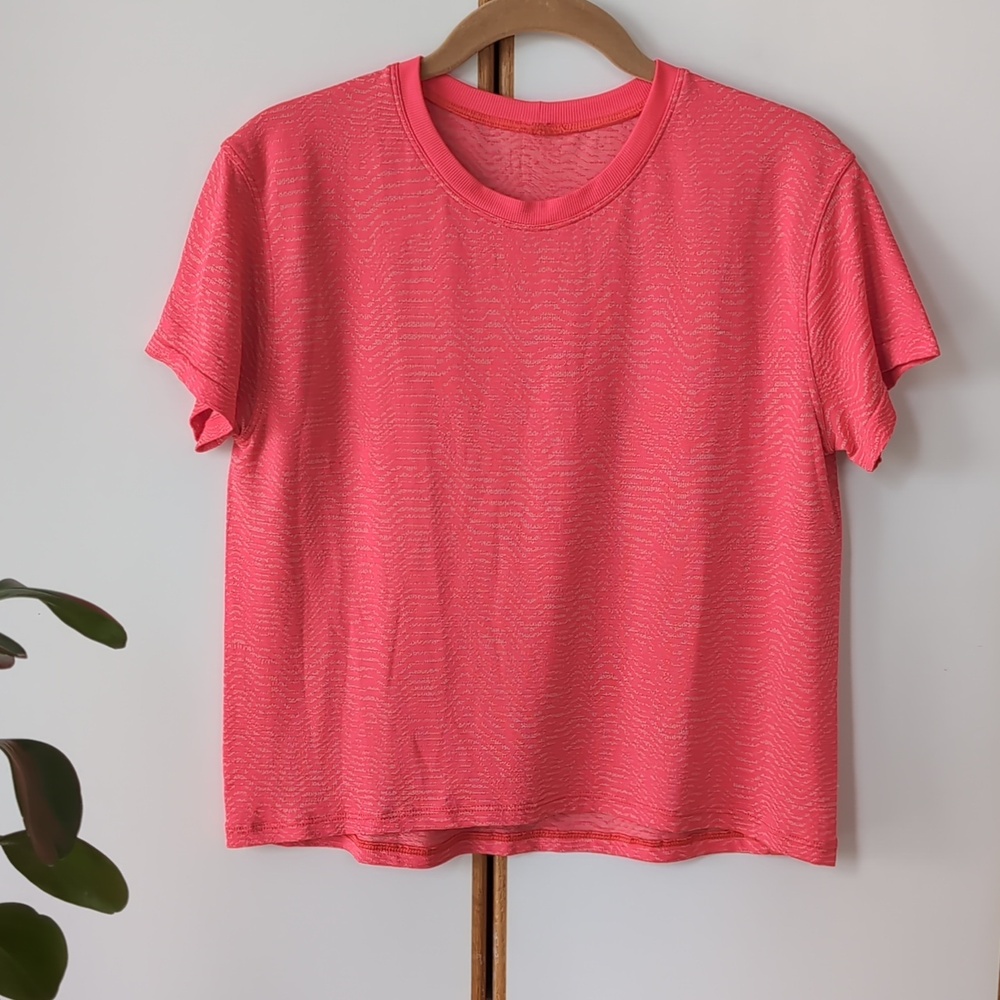 Lululemon Train To Be Seamless Tee 8 T-Shirt Ripple Wave Flare